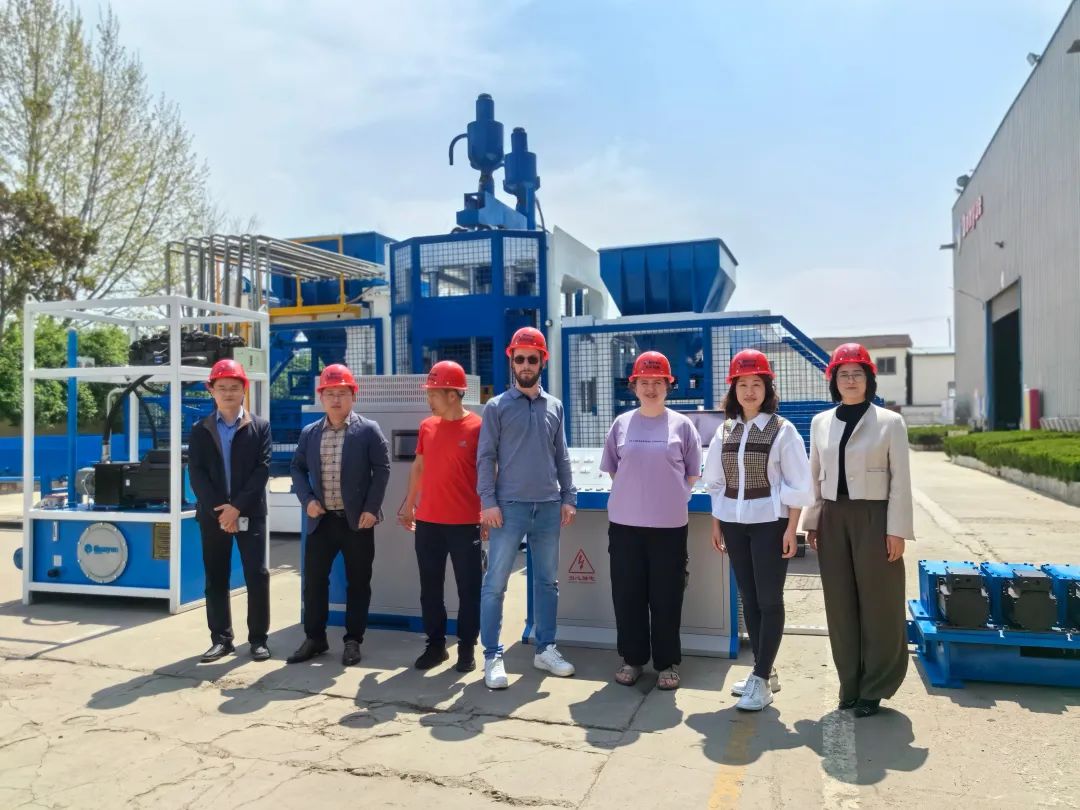 出海正當時 | 東岳全自動砌塊成型機閃耀全球 出海正當時 | 東岳全自動砌塊成型機閃耀全球